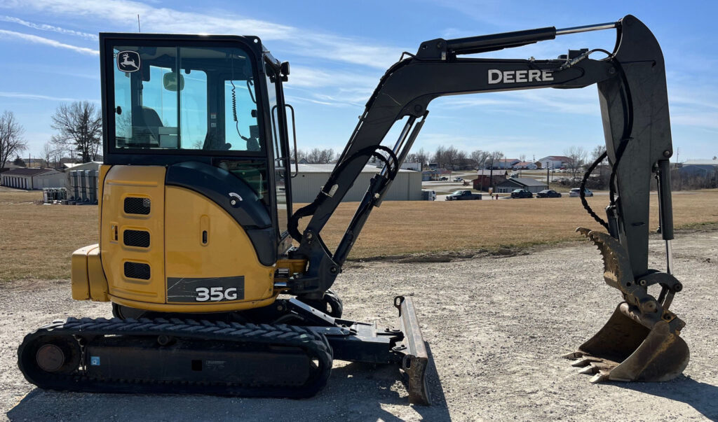 2015 John Deere 35G