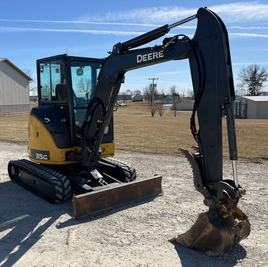 2015 John Deere 35G