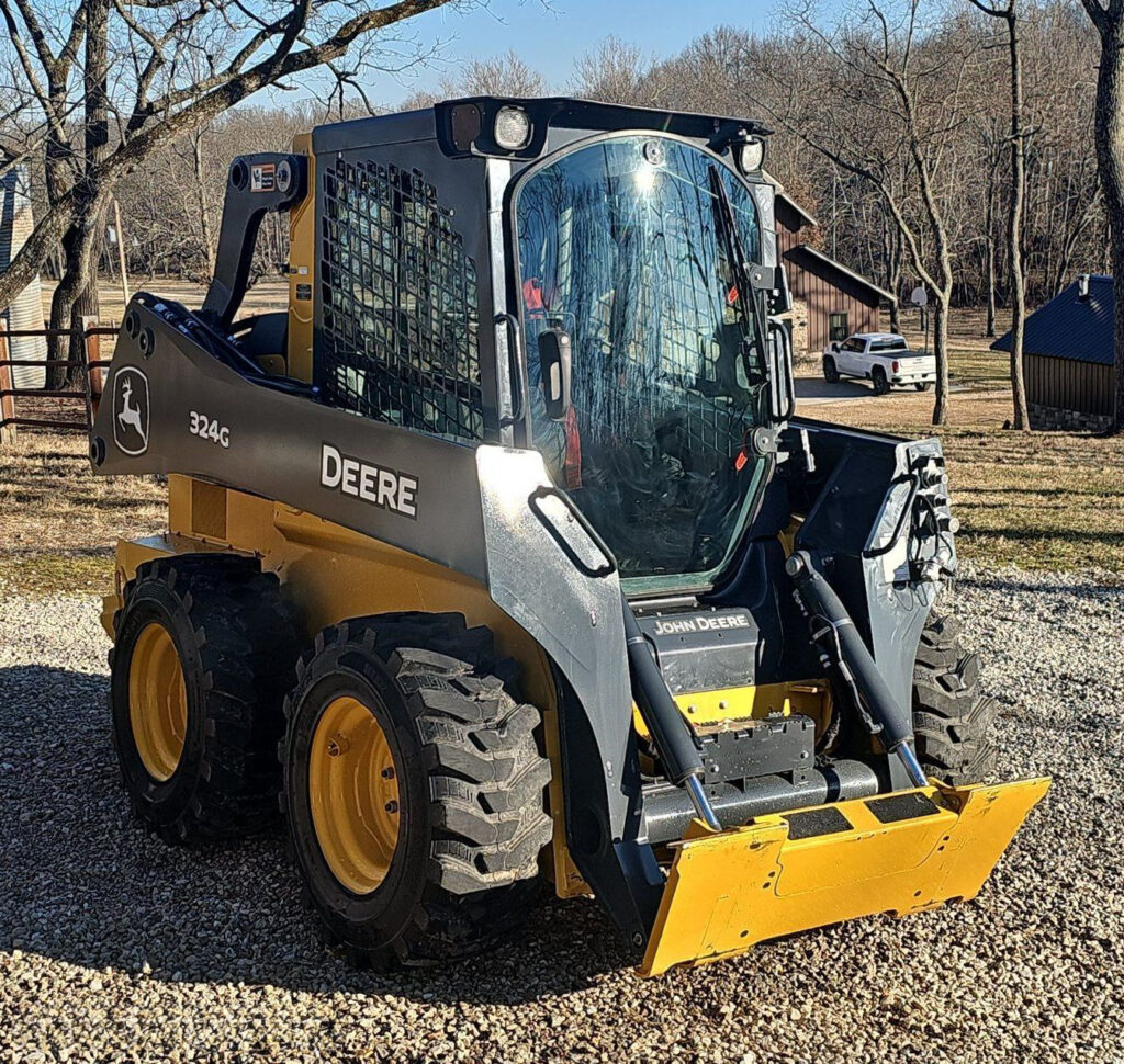 2023 John Deere 324G
